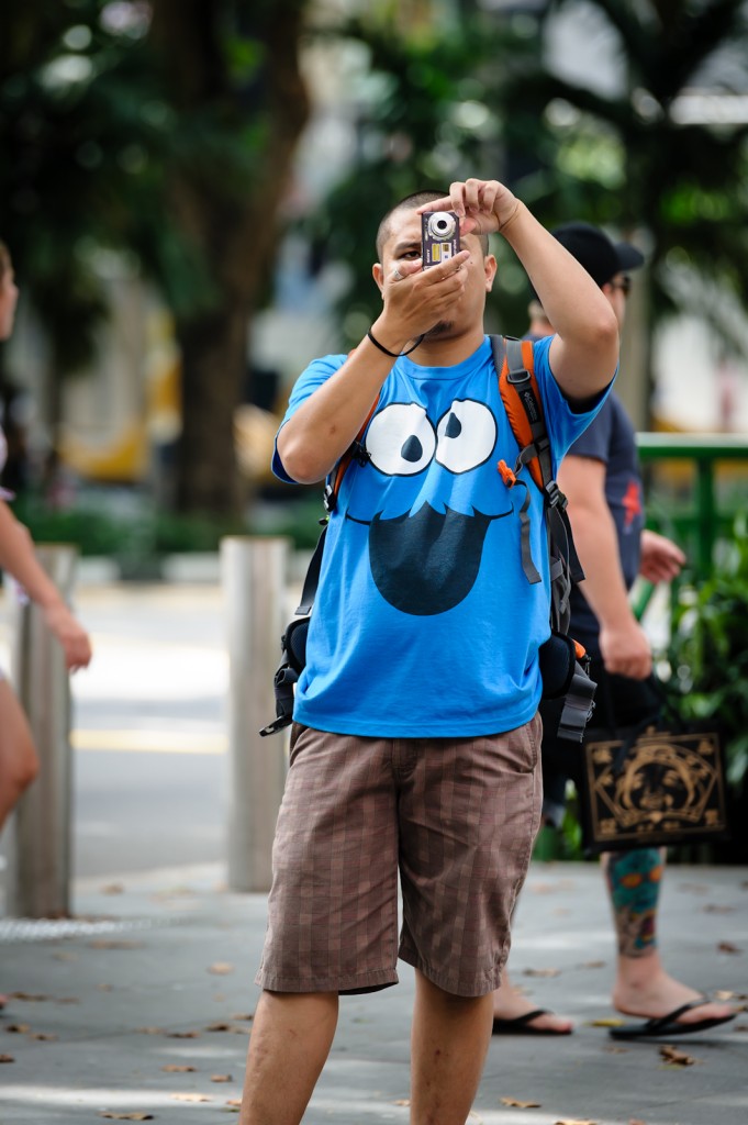 Street photography - Man in cookie monster t-shirt