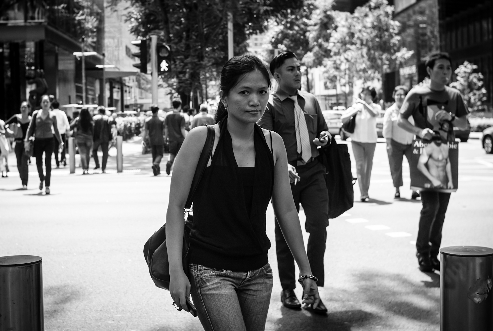 Street photography - passer-by looking at the camera