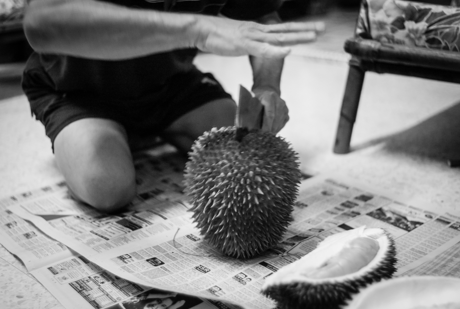 Correct way to open a durian