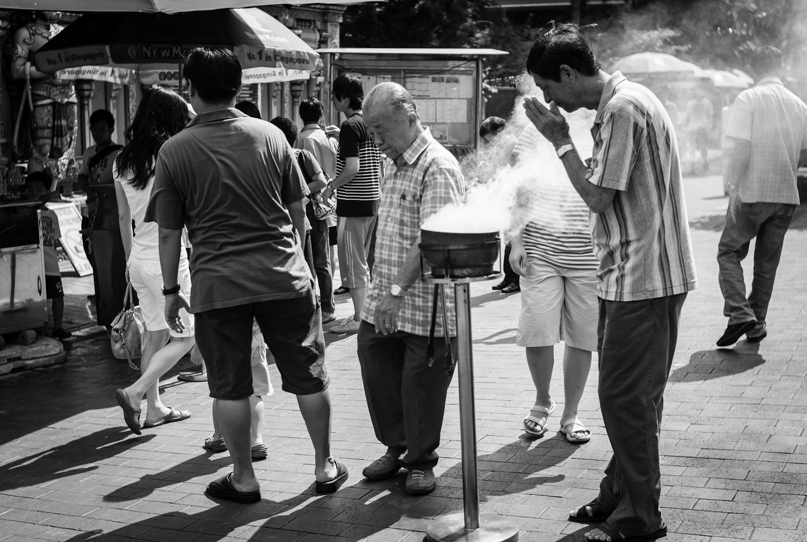 Street photography - A man praying in Chinatown